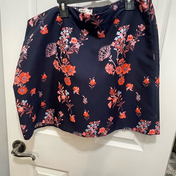 Max studio skirt size 14 navy blue floral - Picture 2 of 5